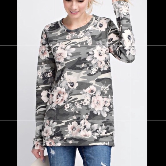 A french terry camo top - Picture 1 of 2